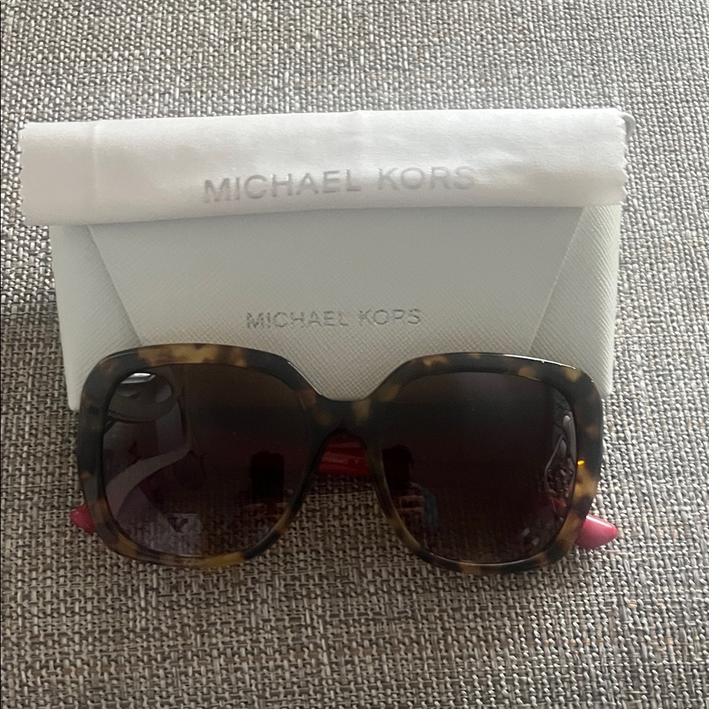 Michael Kors Manhasset Brown/Red Tortoise Sunglasses